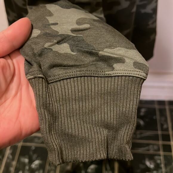 Ideology Camo-Print Sweatshirt Emerald NWT (Runs Big Like a 1X) Size L - Picture 6 of 10